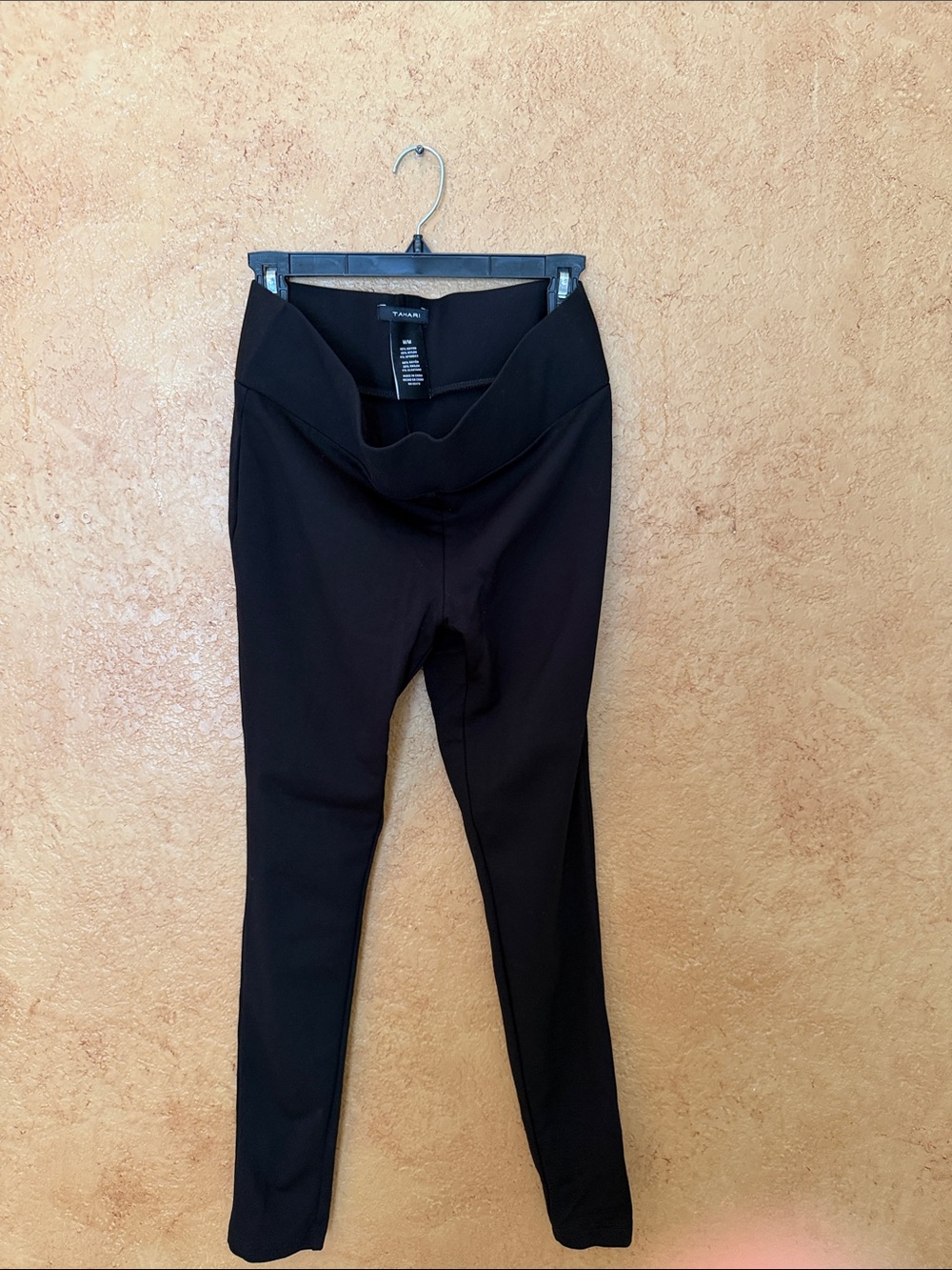 Tahari Women pull on black leggings size M HO96301